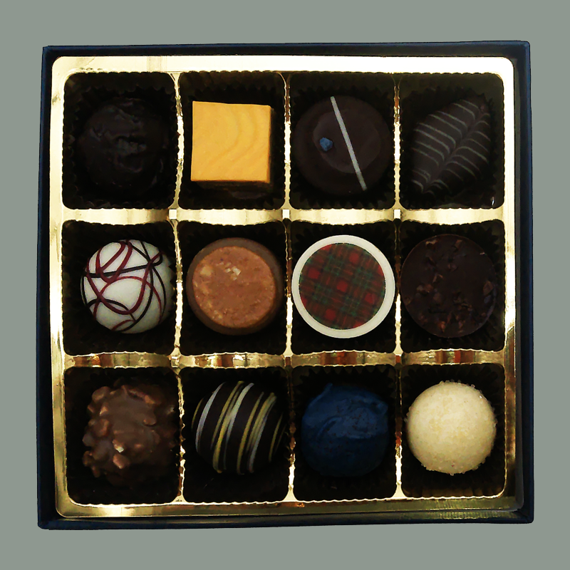 Weitere 12 Pralinen der 'De Luxe' 24er-Pralinenmischung mit & ohne Alkohol in goldener Schale