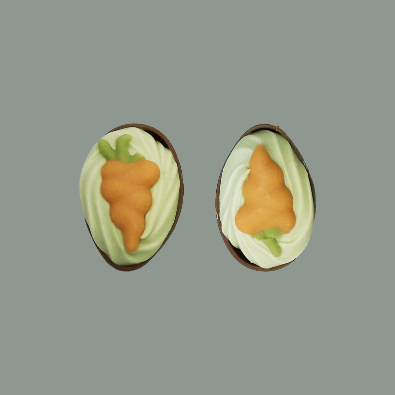 Haselnusspraline mit Puffreis und Pistaziencreme