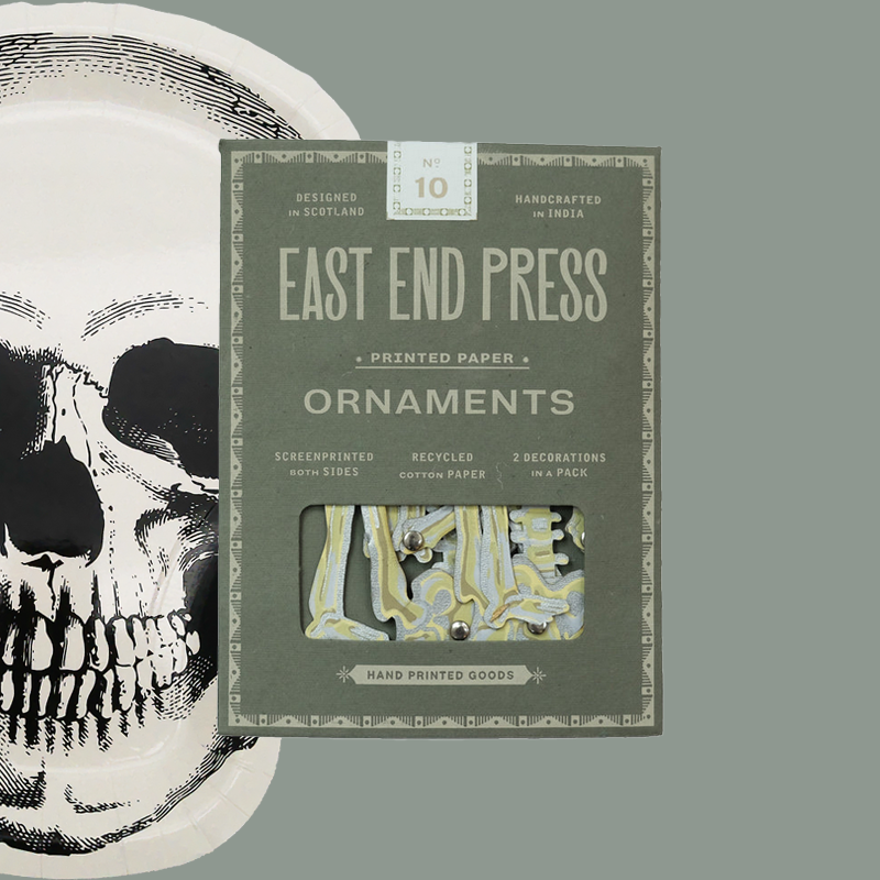 Tanzende Skelette zum Aufhängen von 'East End Press'